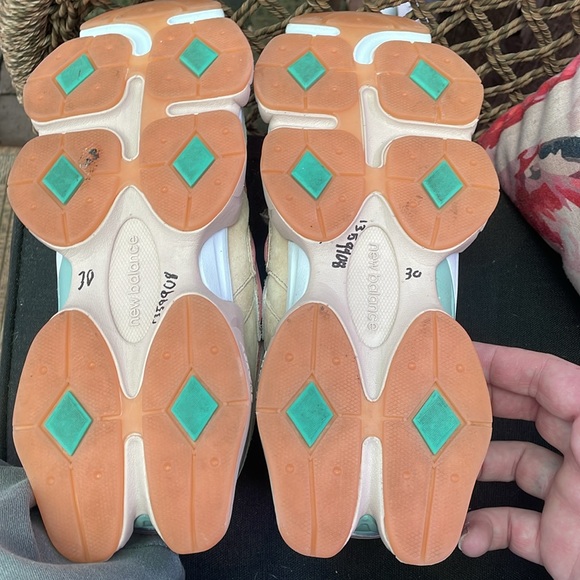 New balance 9060 tan, pink & teal accents size 8.5 (42) condition 7-8 out of 10 - Picture 6 of 8